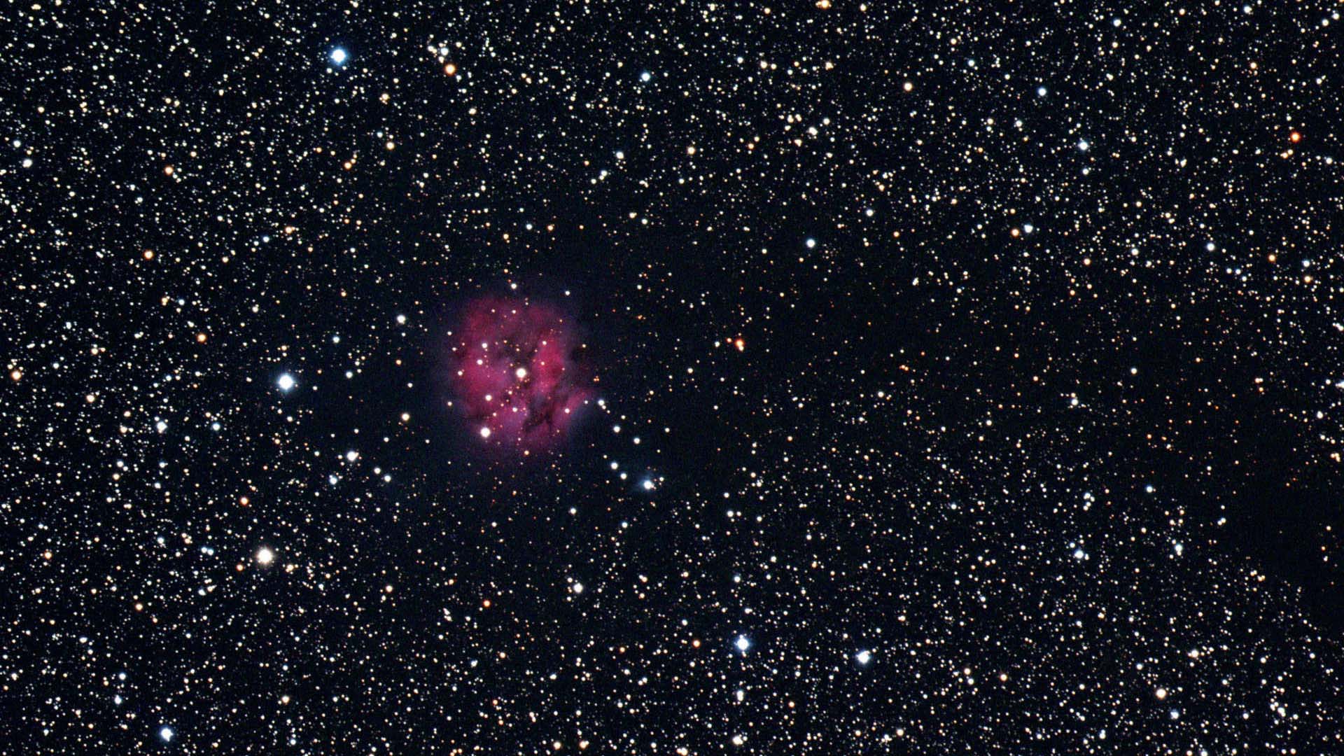 La photo couleur de la nébuleuse du Cocon (IC5146) dans la constellation du Cygne est une combinaison des empilements d’images dans les différents canaux de couleurs. U. Dittler