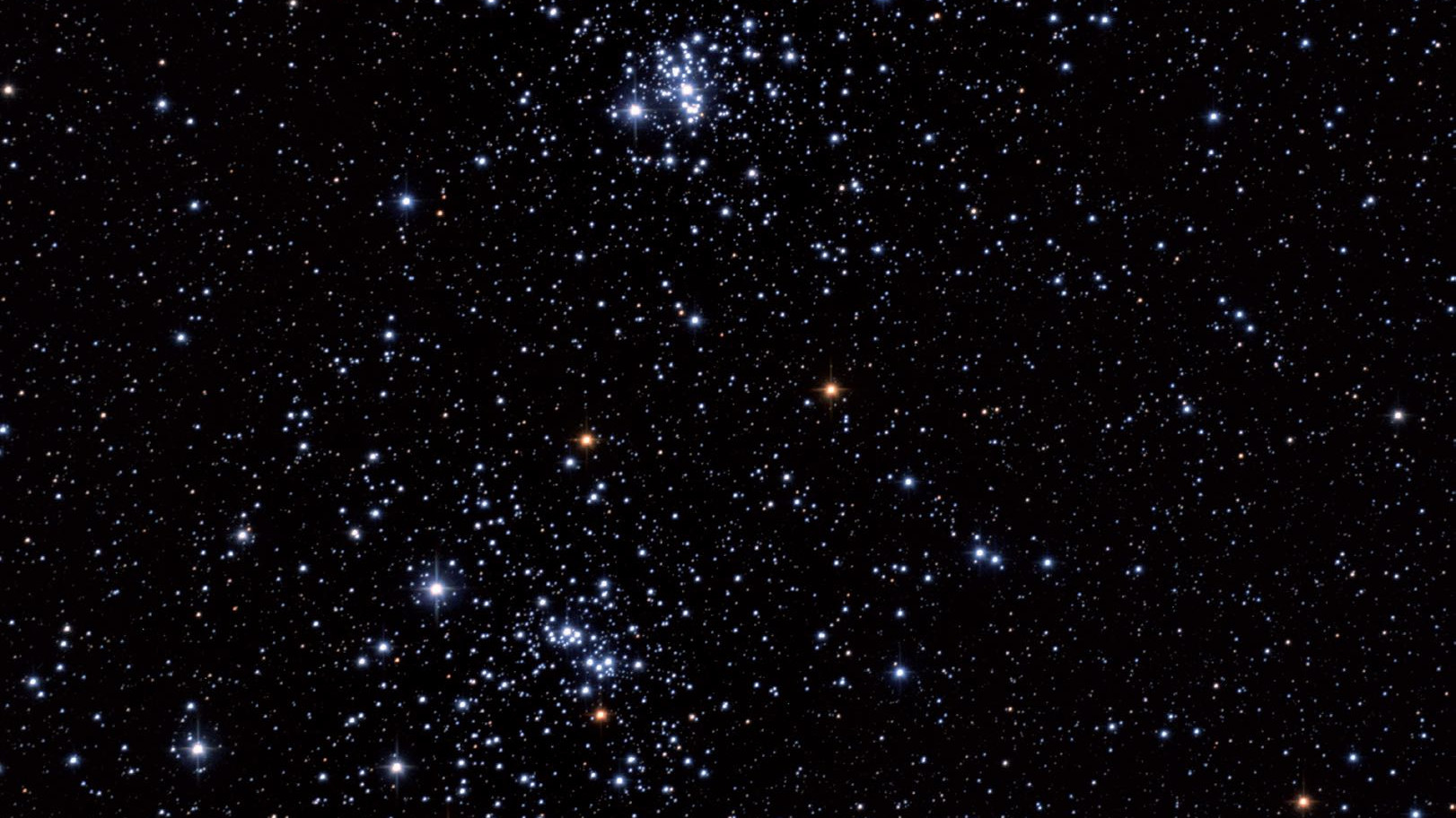 Der Doppelsternhaufen h und χ Persei oder auch NGC 869/884 ist durch seine Ausdehnung ein tolles Fernglasobjekt. Marcus Degenkolbe