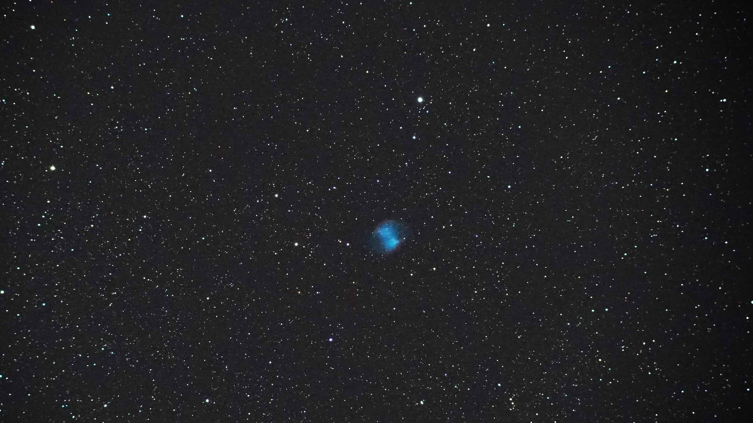 La nébuleuse de l’Haltère M 27 dans la constellation du Petit Renard, photo : Marcus Schenk