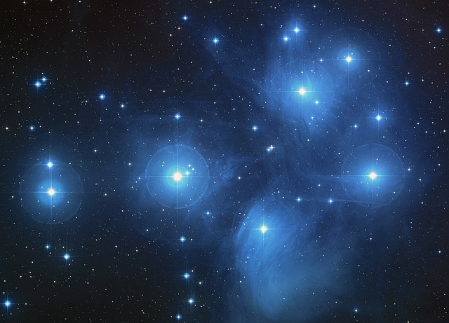 Astronomie mit dem Fernglas: Die 10 schönsten Objekte am aktuellen Himmel -  astroshop.de Blog